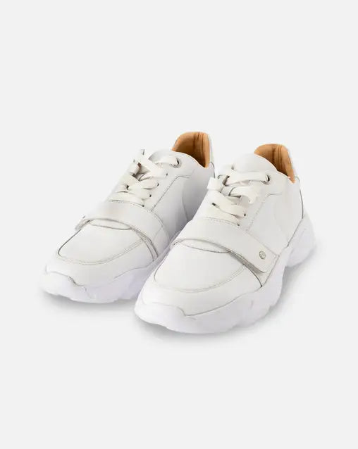 Tenis blanco julio detalle velcro