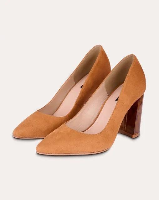 ZAPATILLA PUMP DE ANTE CARAMELO TACÓN AMADERADO