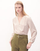 Blusa Cuello Mao Escote Con Cierre Estampado Corbatero