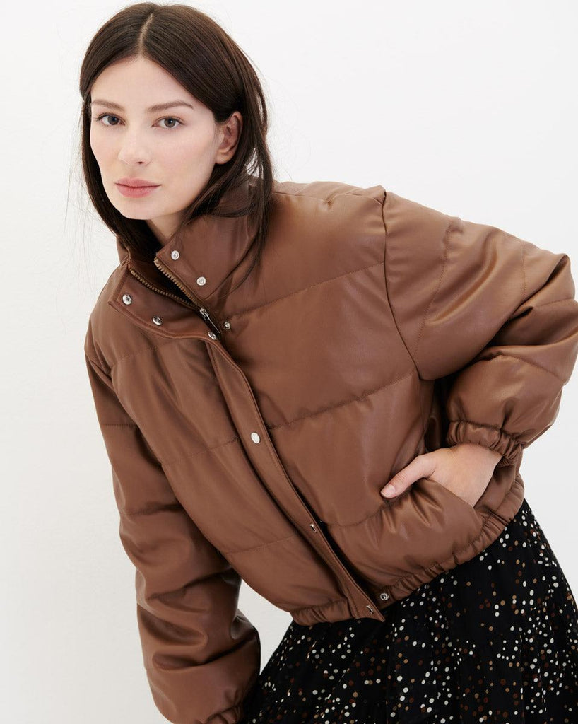 Chumpa corta puffer ecopiel - Julio Guatemala Ropa de Mujer Guatemala